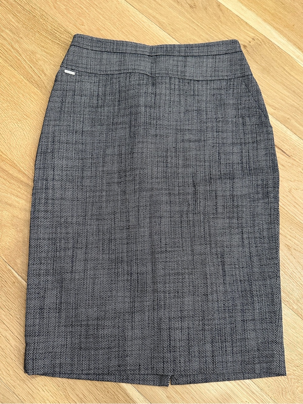 White House Black Market - Women's Pencil Skirt - Dark Navy Blue and White